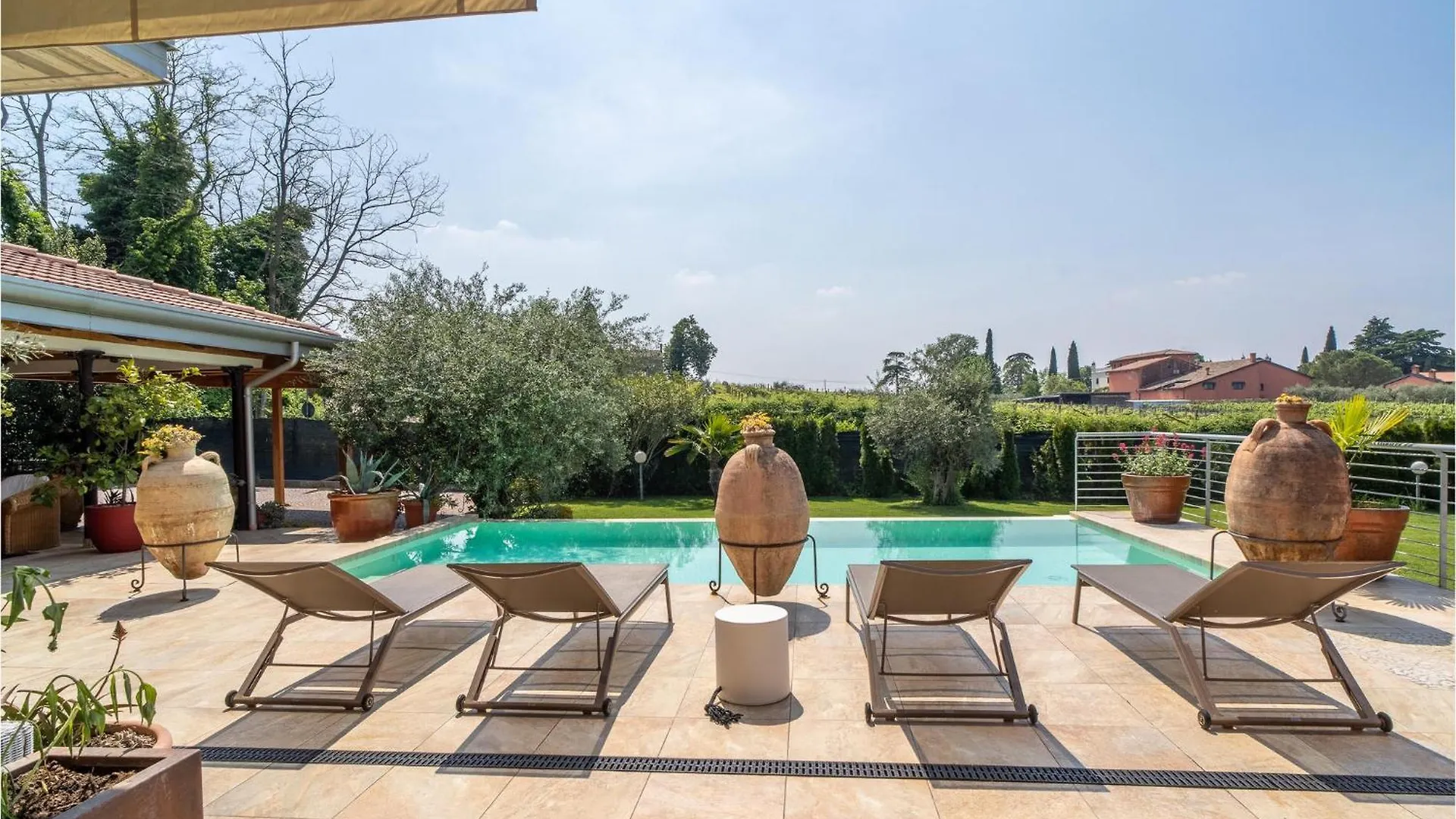 Holiday home 3 Bedroom Nice Home In Lazise Vr