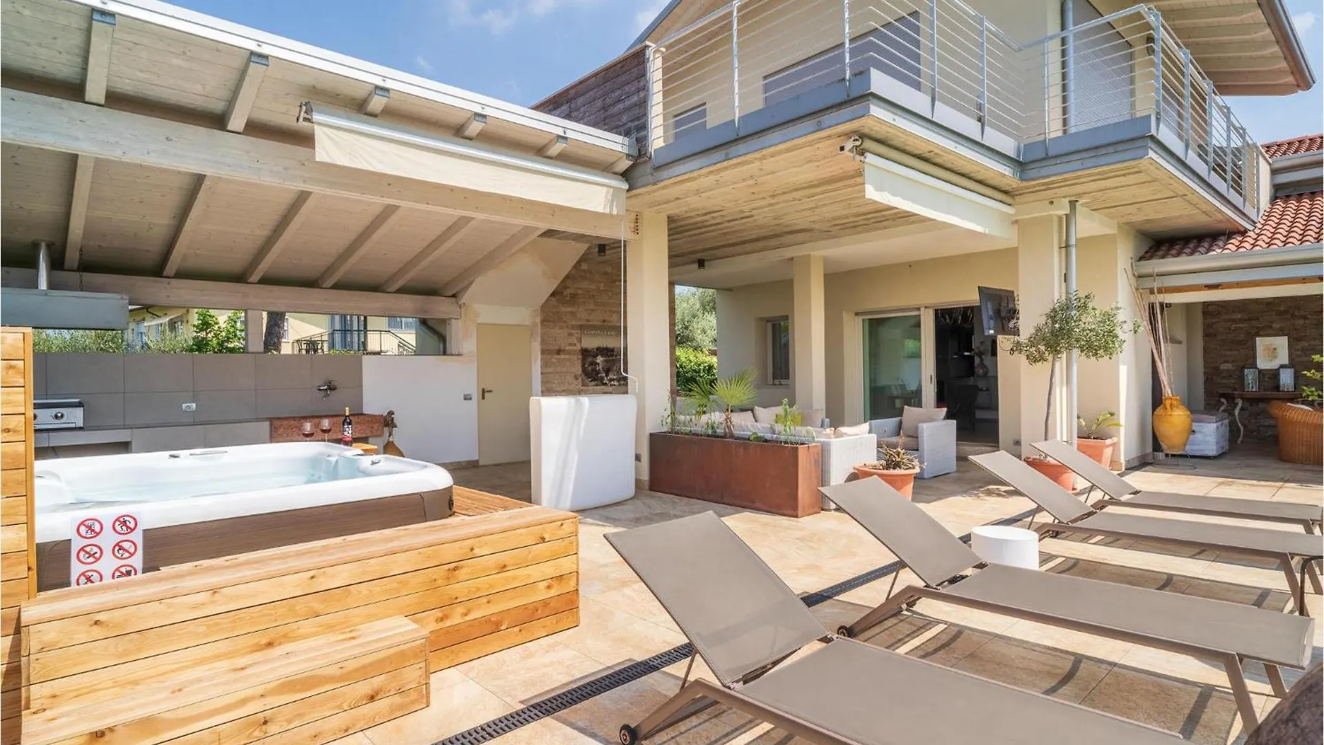 Holiday home 3 Bedroom Nice Home In Lazise Vr